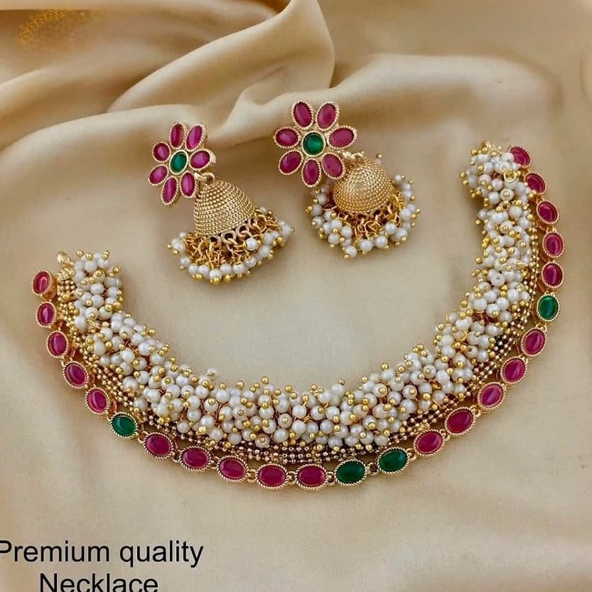 Pearl necklace set