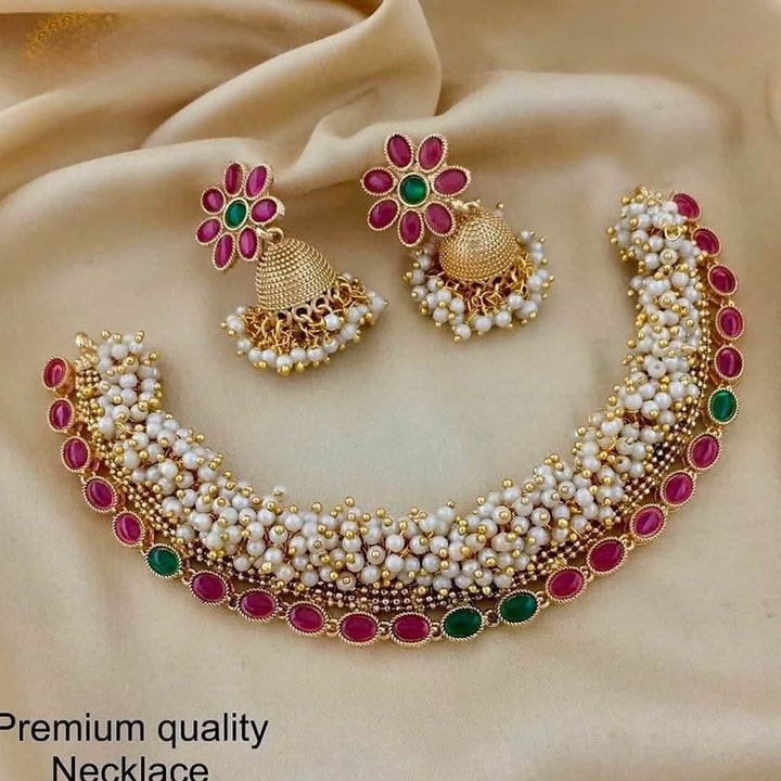 Pearl necklace set
